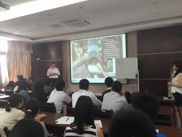 中国大数据专家委员会委员何春银高级工程师来我院开展学术交流