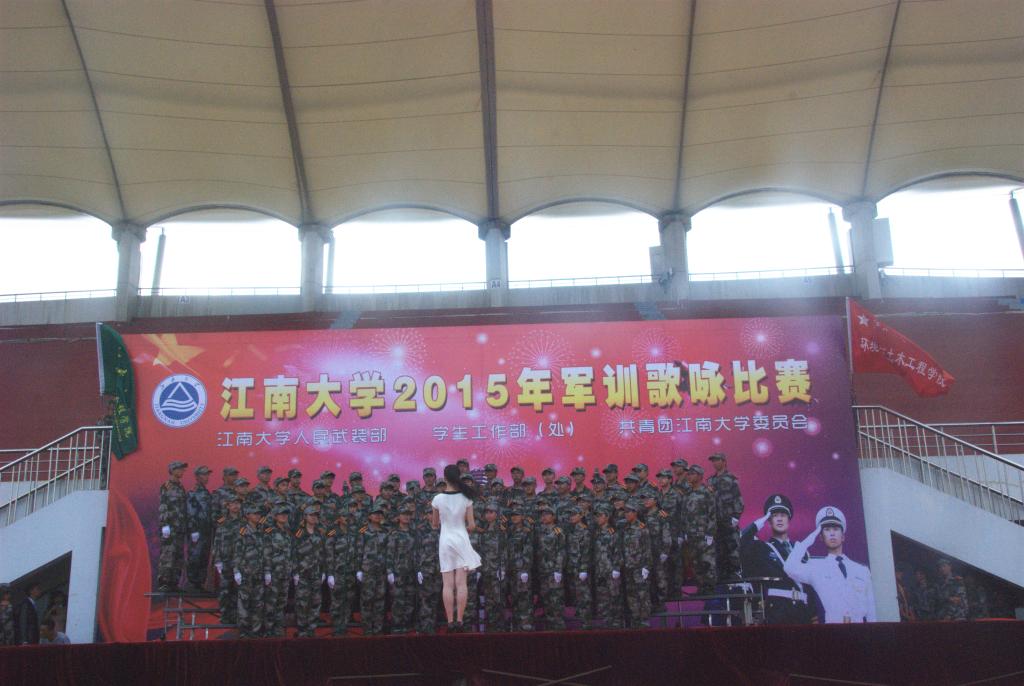 红歌嘹亮 唱响未来——记伟德国际1946bv2015年军训歌咏比赛