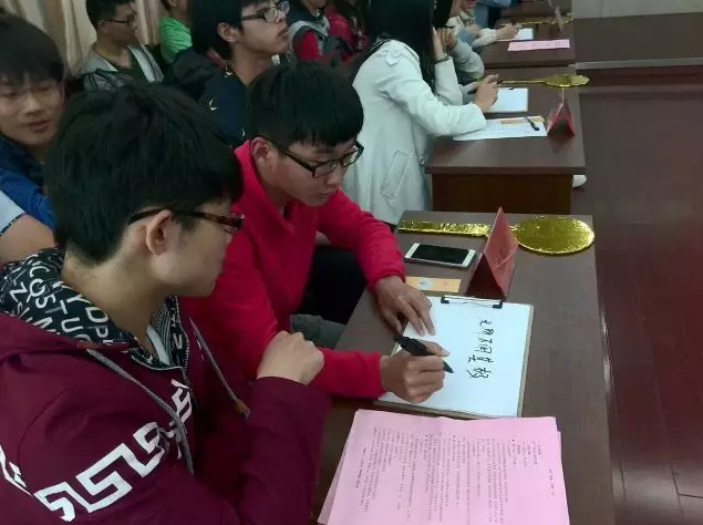 环抱汉字，书写芳华——“环”抱汉字趣味大赛顺利举行