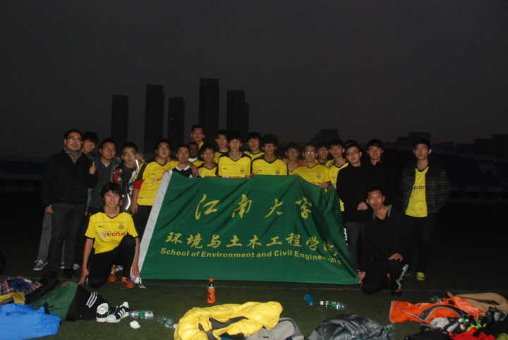 环土学院在伟德国际1946bv2015“校长杯”学生足球赛中夺得B组桂冠