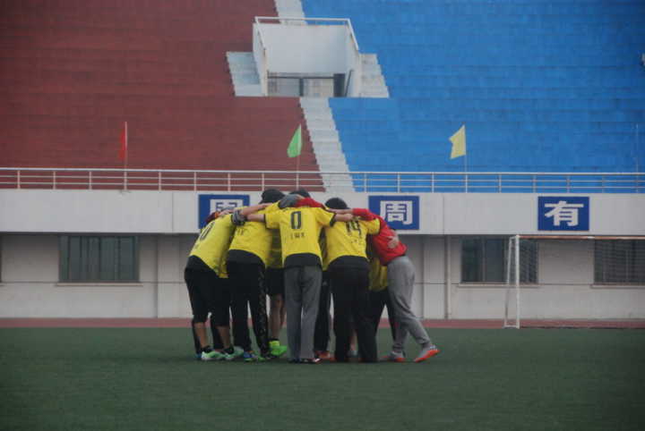 环土学院在伟德国际1946bv2015“校长杯”学生足球赛中夺得B组桂冠