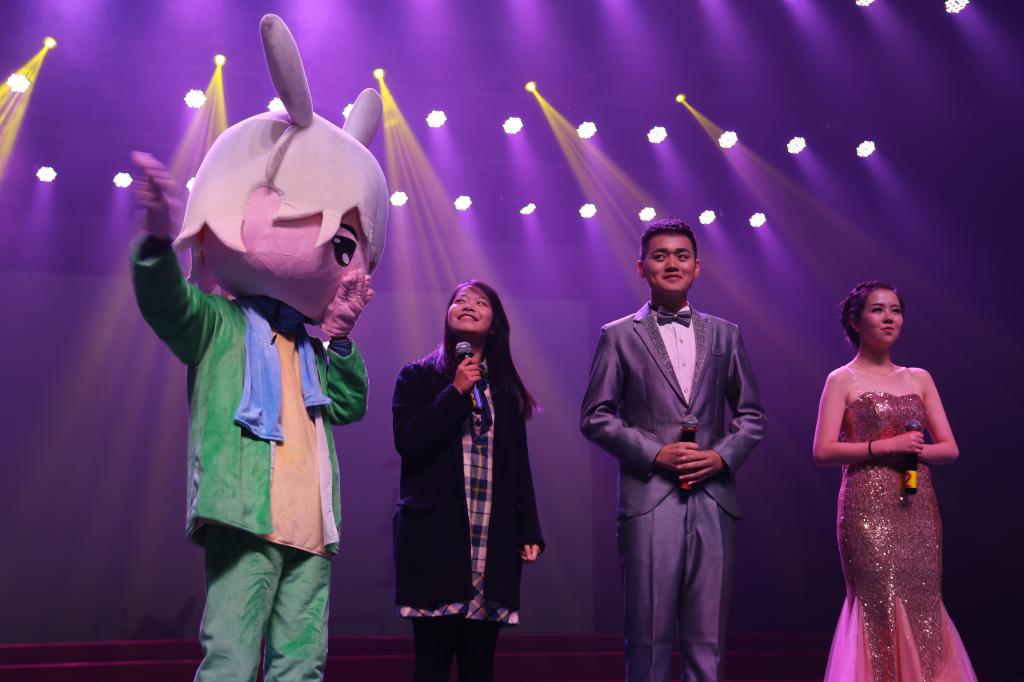 重重红叶聚深秋，环土新生喜相逢——记环土学院2015级迎新晚会