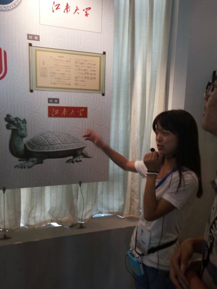 新生转型教育之参观校史馆