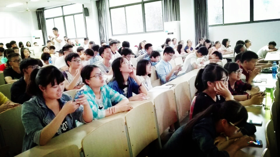环土学院开展2016级新生心理健康教育讲座