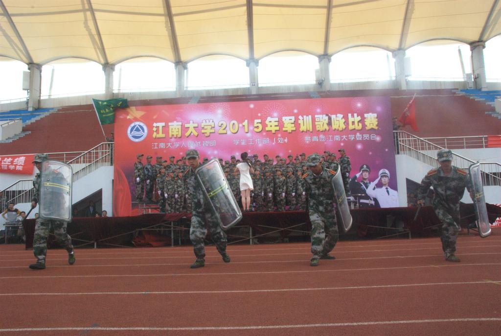 红歌嘹亮 唱响未来——记伟德国际1946bv2015年军训歌咏比赛