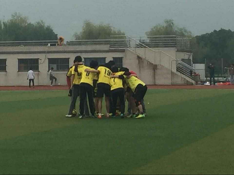 球场再展飒爽英姿