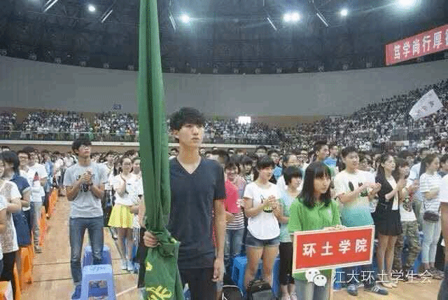 学子聚江大  英才展未来——记伟德国际1946bv2015级新生开学典礼