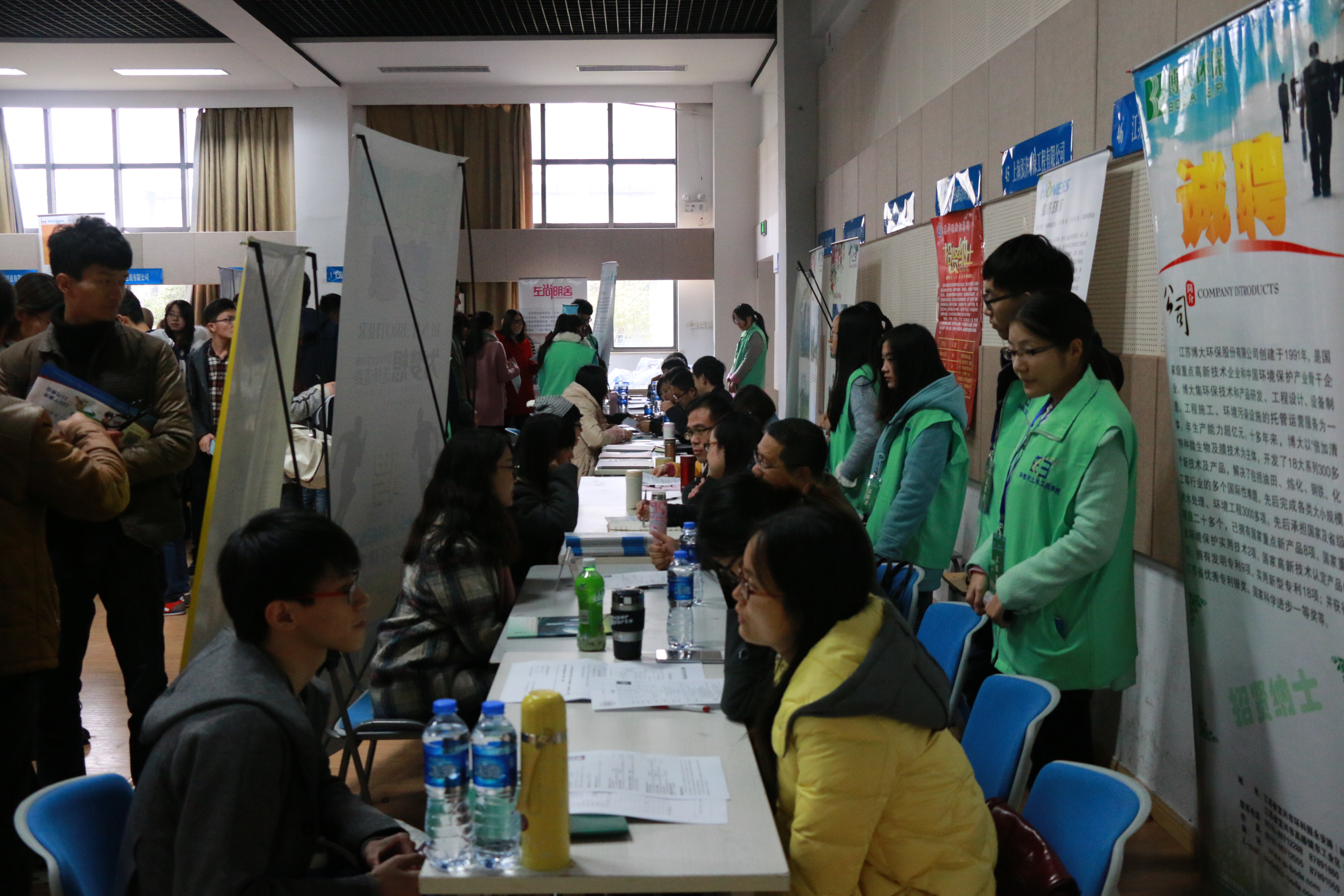 环土学院和机械学院成功合办2016届毕业生就业双选会