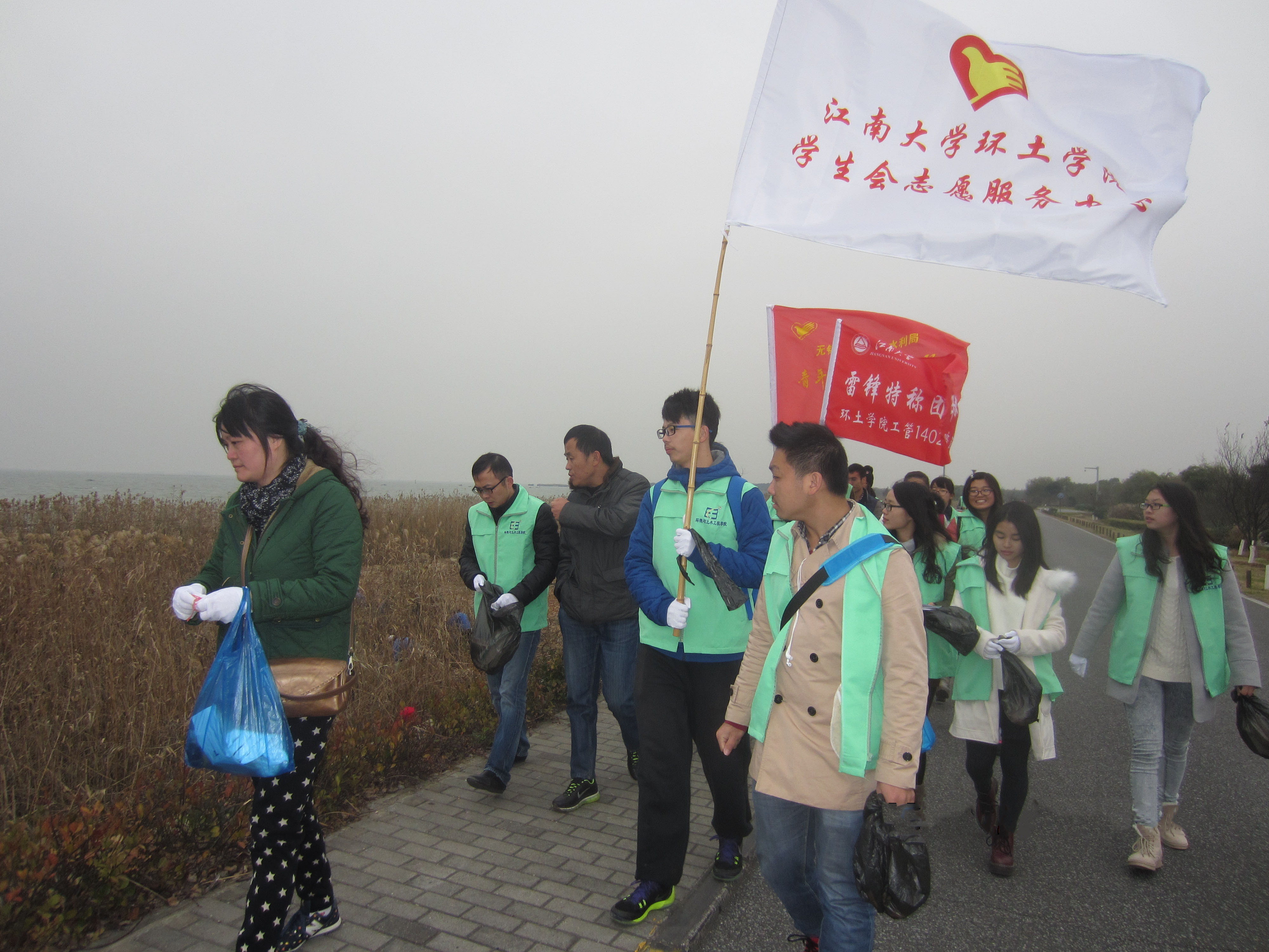 倡导绿色发展，保护太湖水资源——环土学院与滨湖区水利局共同开展志愿服务活动